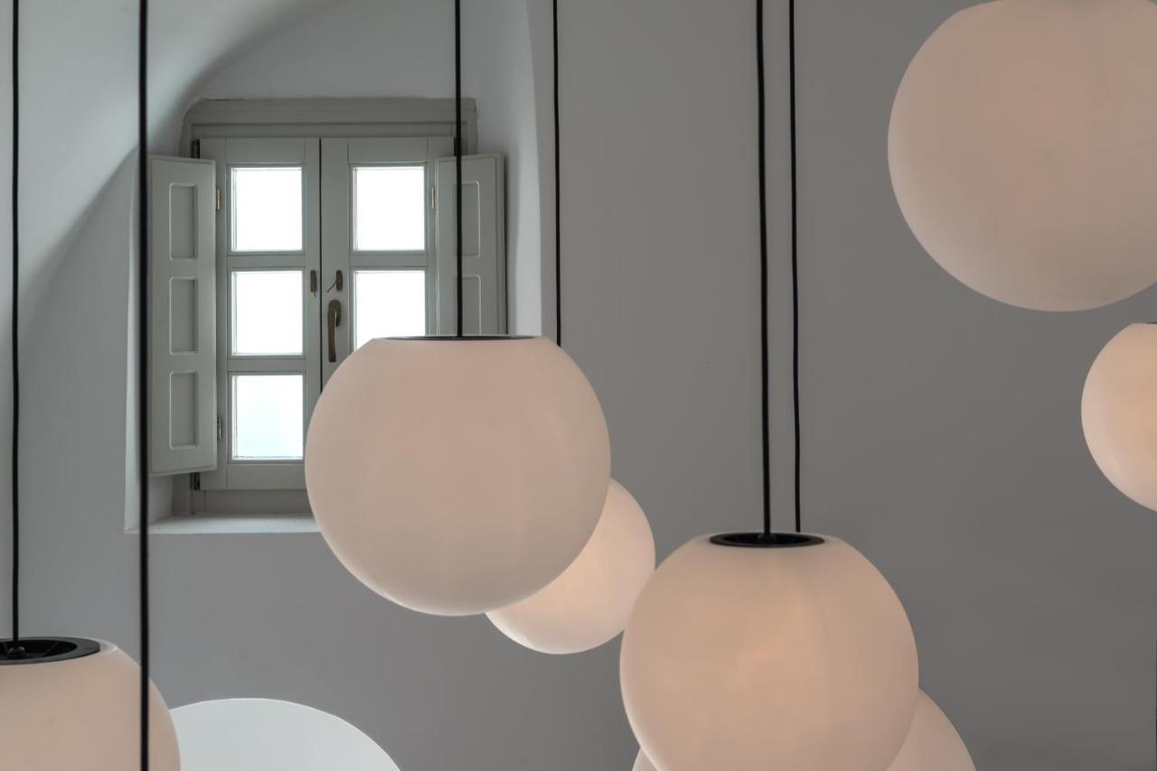 Nefeles Luxury Suites Fira  Exteriör bild
