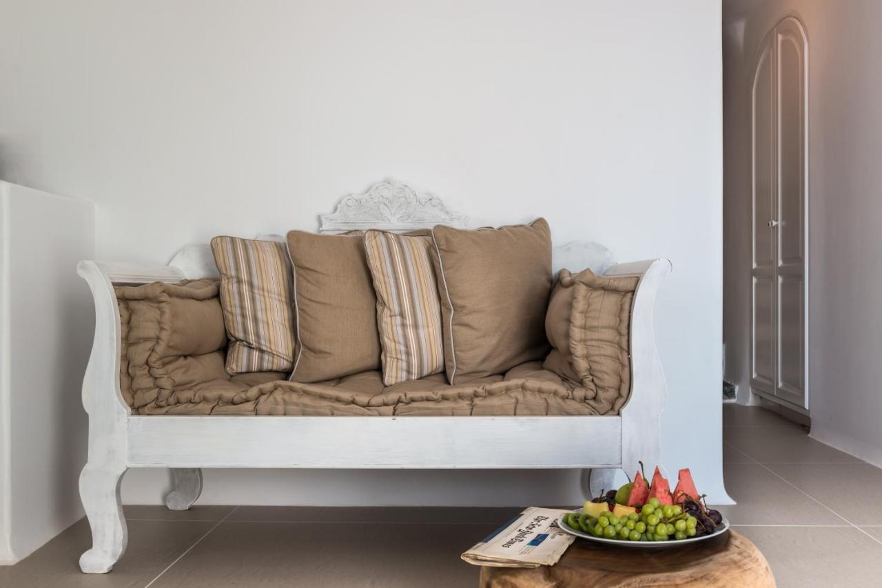 Nefeles Luxury Suites Fira  Exteriör bild