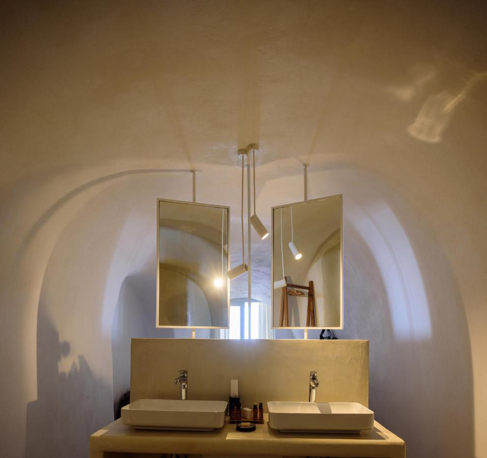 Nefeles Luxury Suites Fira  Exteriör bild