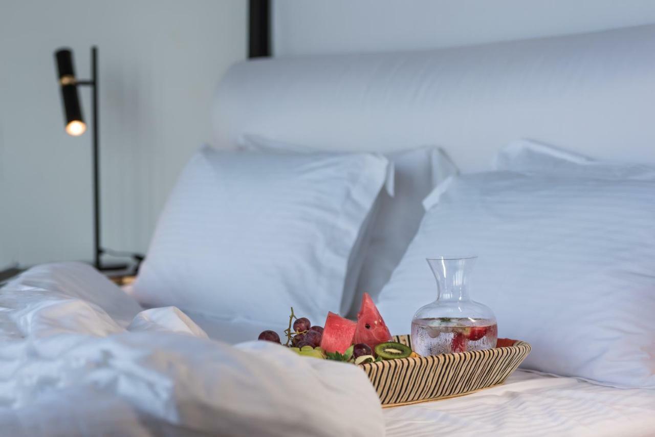 Nefeles Luxury Suites Fira  Exteriör bild